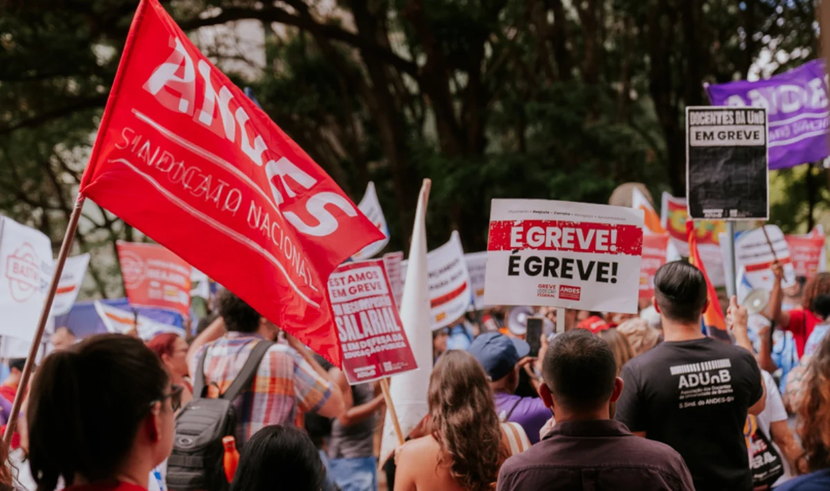 Greve em universidades: professores aceitam acordo, mas técnicos seguem em paralisação