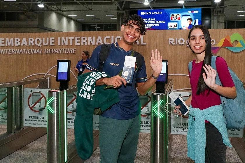 Jovens estudantes de Niterói ganham concurso e farão intercâmbio na França