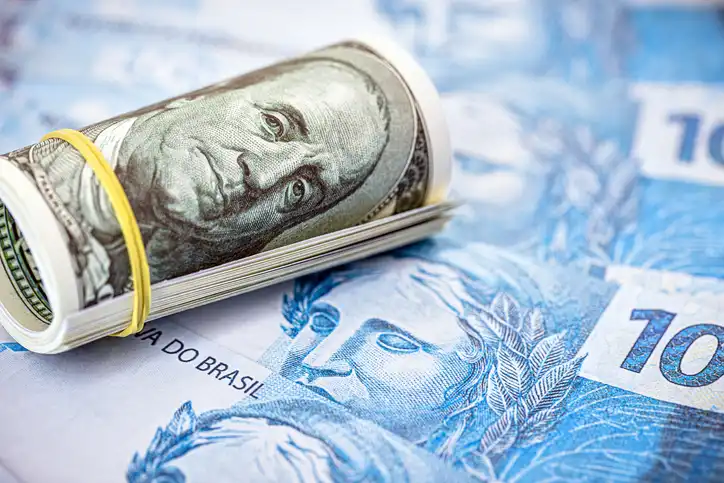 Dólar dispara e chega a R$5,65; maior valor em 2 anos e meio