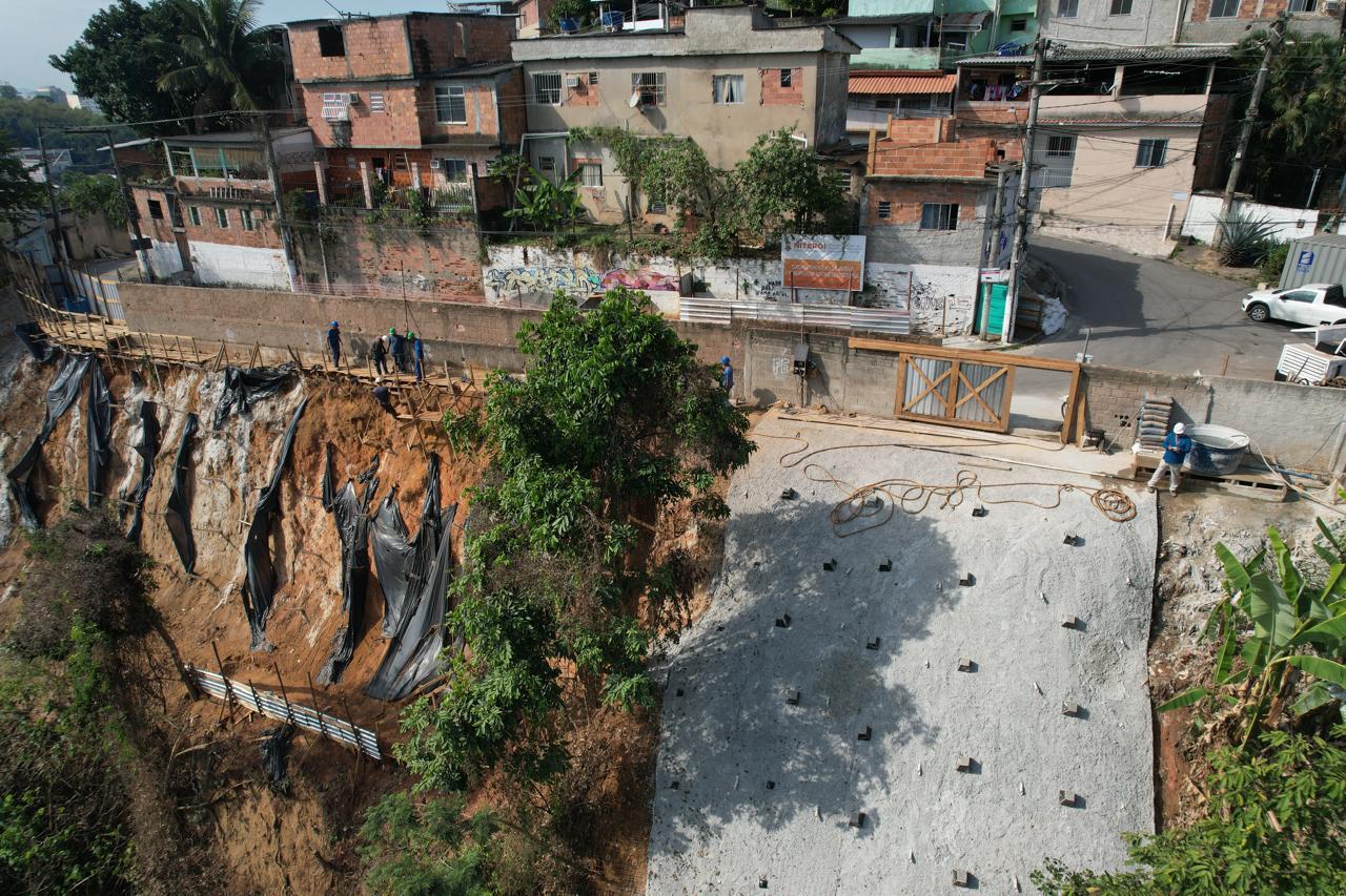 Obras de contenção de encosta avançam no Viçoso Jardim, Niterói