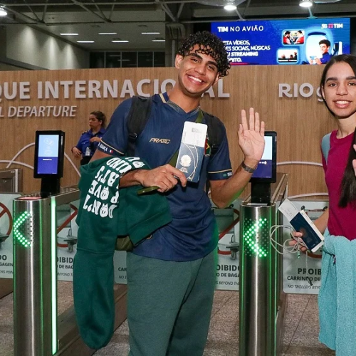 Jovens estudantes de Niterói ganham concurso e farão intercâmbio na França