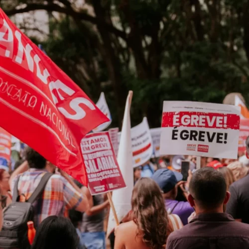 Greve em universidades: professores aceitam acordo, mas técnicos seguem em paralisação