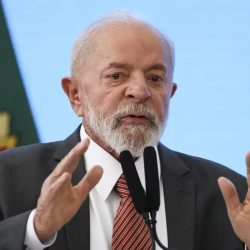 Lula anuncia R$ 5 bi em investimentos com novo PAC para universidades